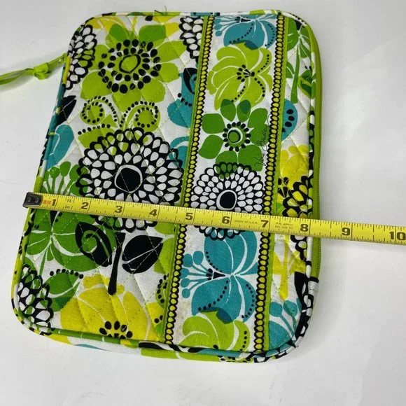 Vera Bradley quilted “Limes Up” retired pattern 2 side zip 8.5x10.5” iPad cover - Picture 6 of 7